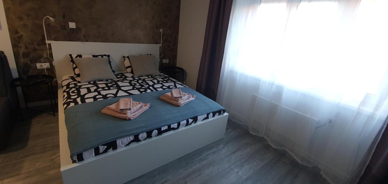 Apartmani Karlo ซาเกร็บ ภายนอก รูปภาพ