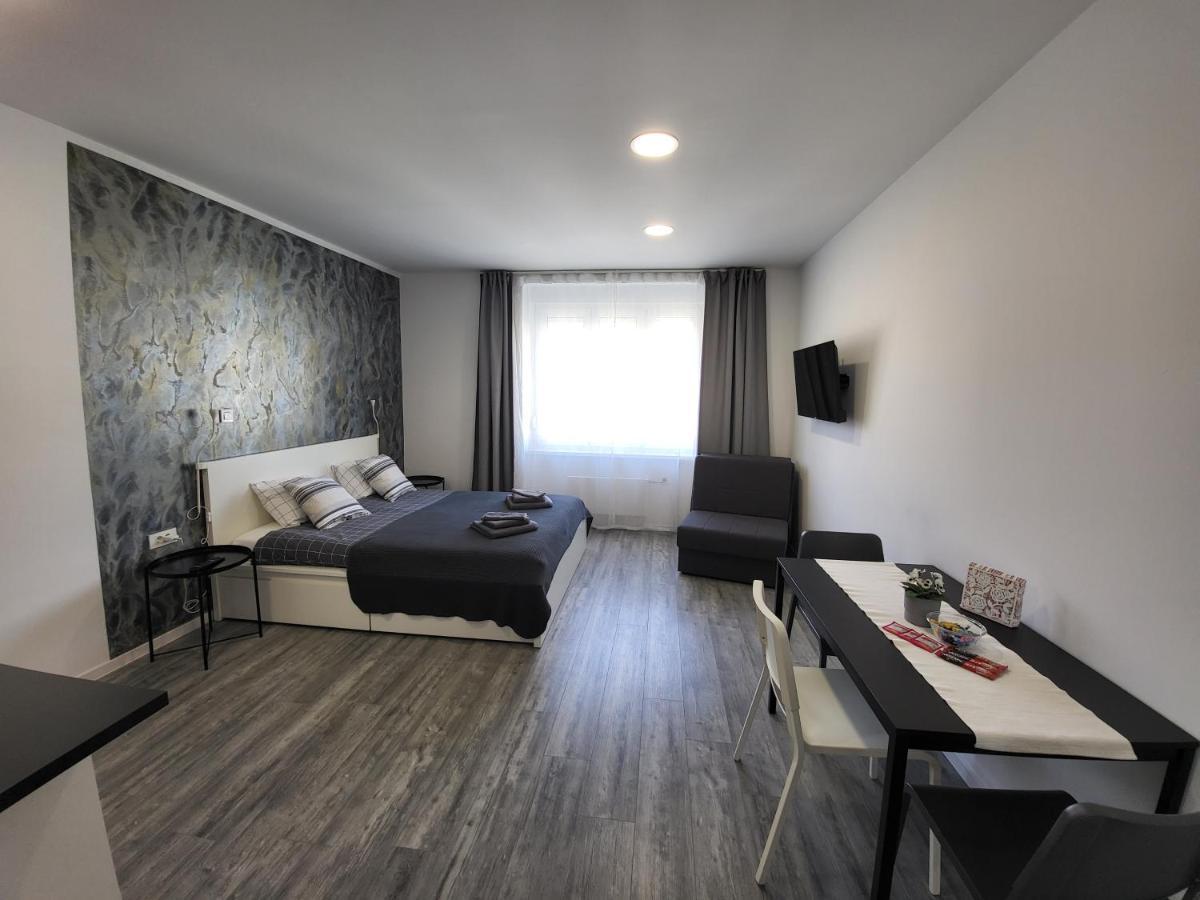Apartmani Karlo ซาเกร็บ ภายนอก รูปภาพ